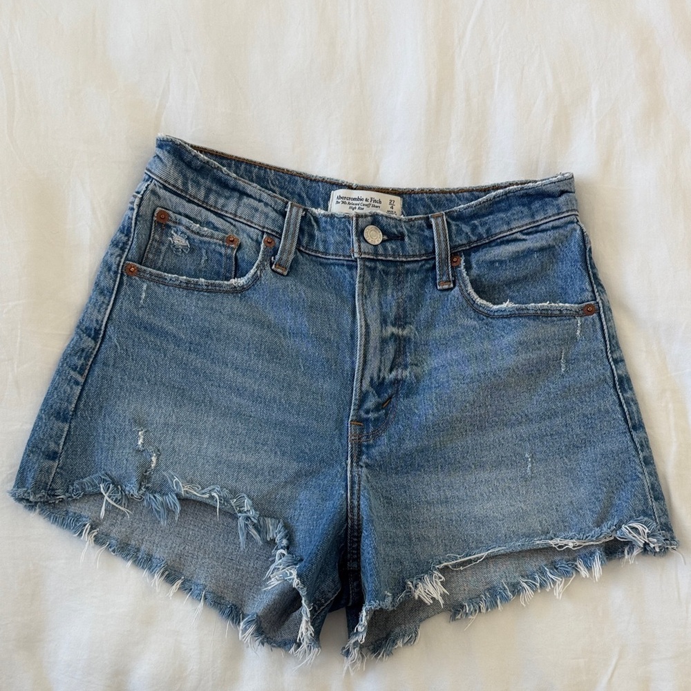 Abercrombie & Fitch 90s Relaxed Cutoff High Rise Denim Jean Shorts - Picture 2 of 8